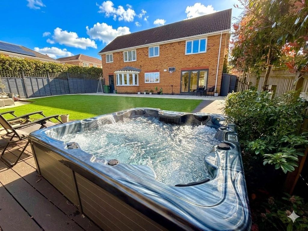 Property photo 3 of 25 Garden 2.Jpg