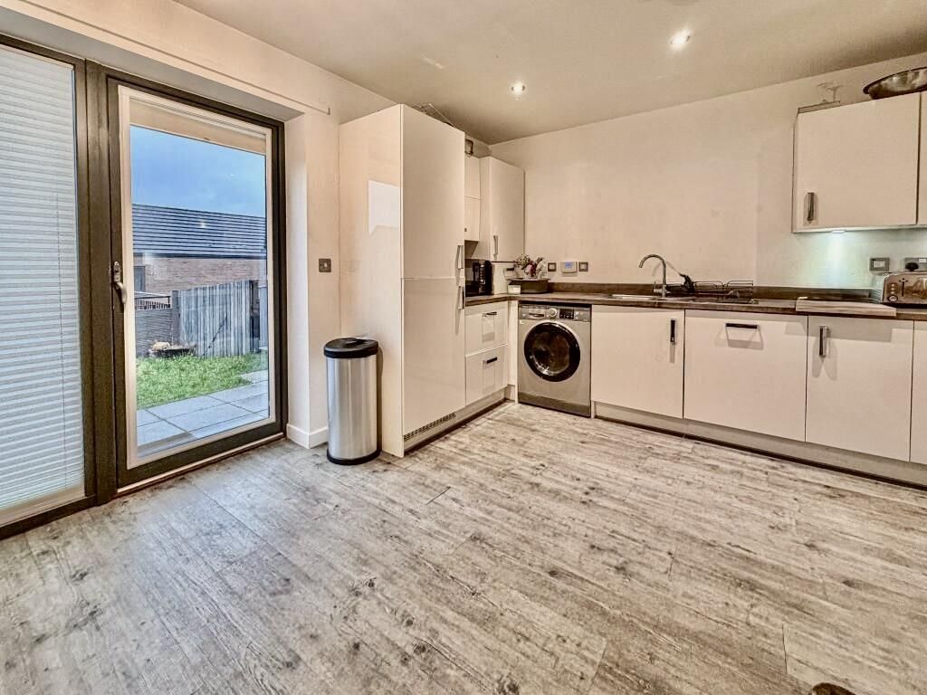 Property photo 2 of 17 Kitchen