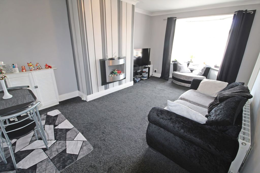 Property photo 2 of 13 Lounge