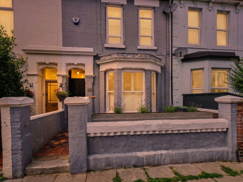 Property photo 1 of 13