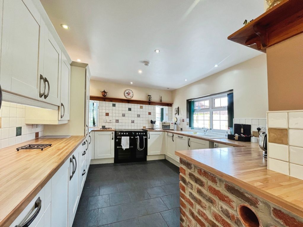 Property photo 2 of 41 4301786