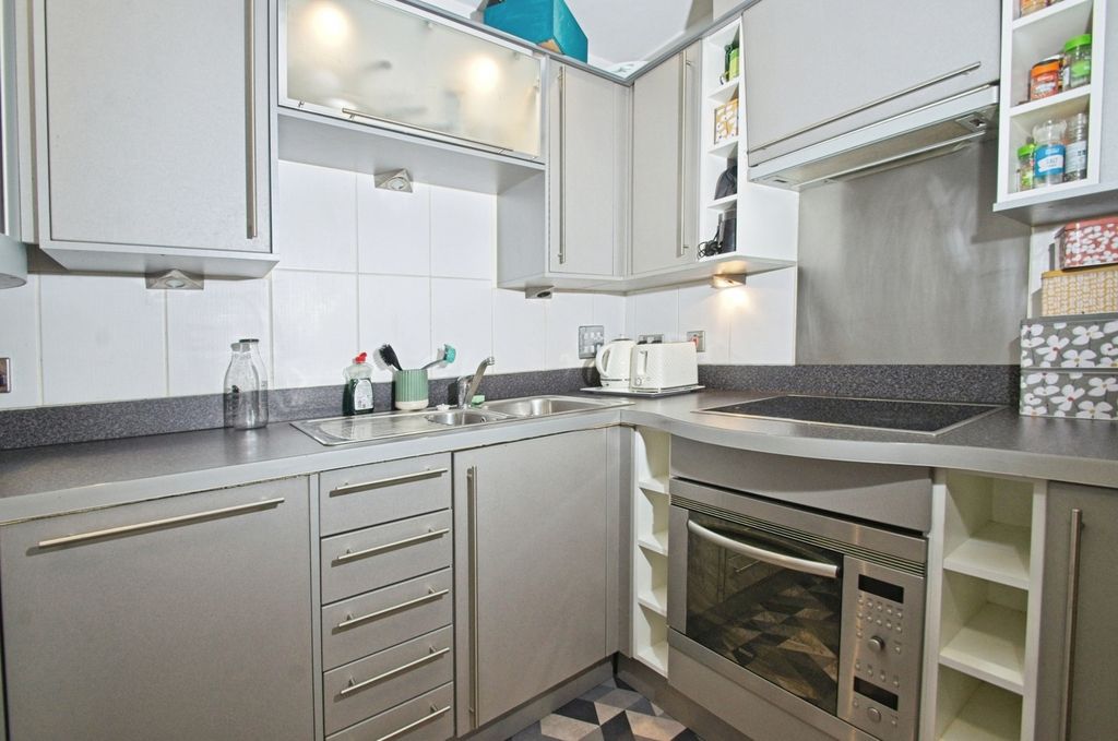 Property photo 3 of 18 Separate Kitchen