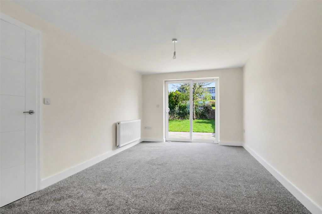 Property photo 3 of 9 3 - Picture No. 06