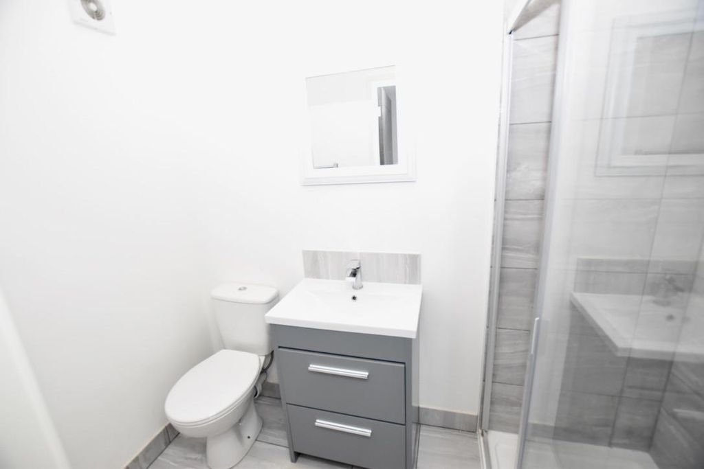 Property photo 2 of 5 Room 4 Ensuite