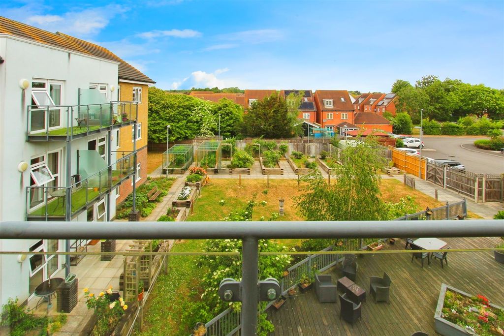 Property photo 1 of 18 Balcony