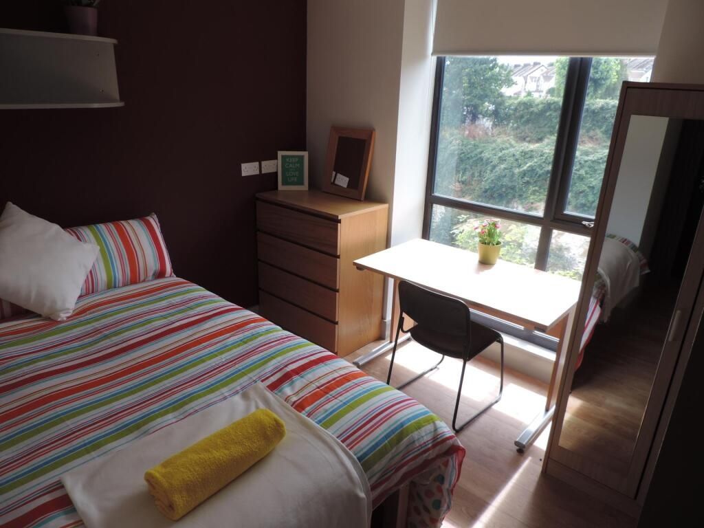 Property photo 2 of 2 Bright Bedroom With Desk And Leafy Window Views...