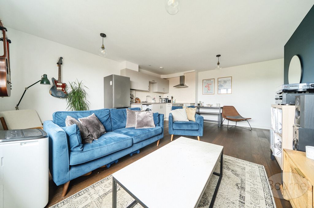 Property photo 3 of 16 1Fddef17-9378-434...