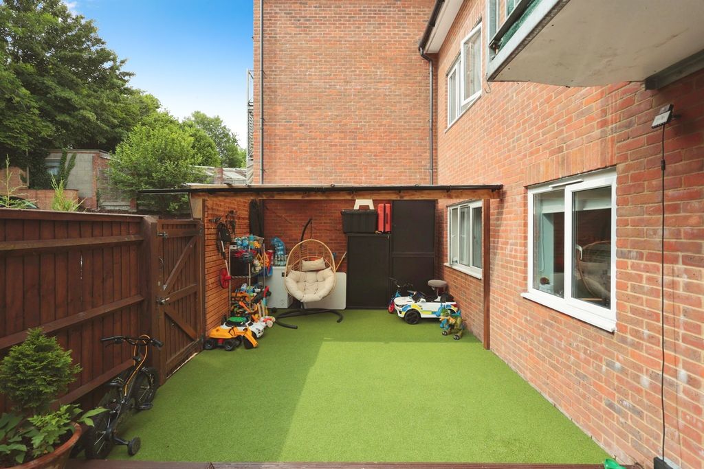 Property photo 2 of 20