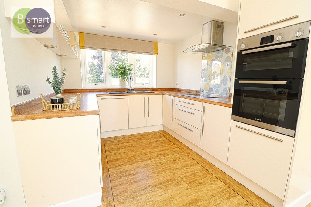 Property photo 3 of 19 Img_3835
