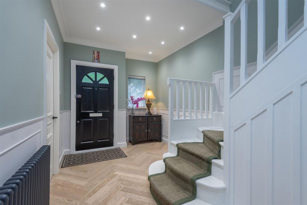 Property photo 3 of 16 Entrance Hall 2.Jpg