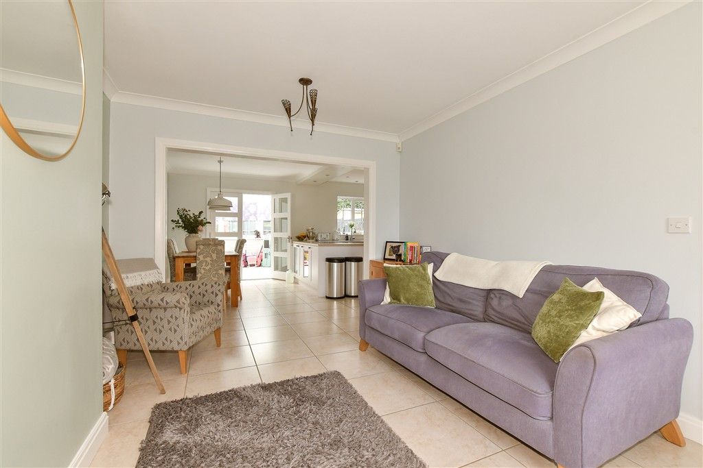 Property photo 3 of 16 Lounge