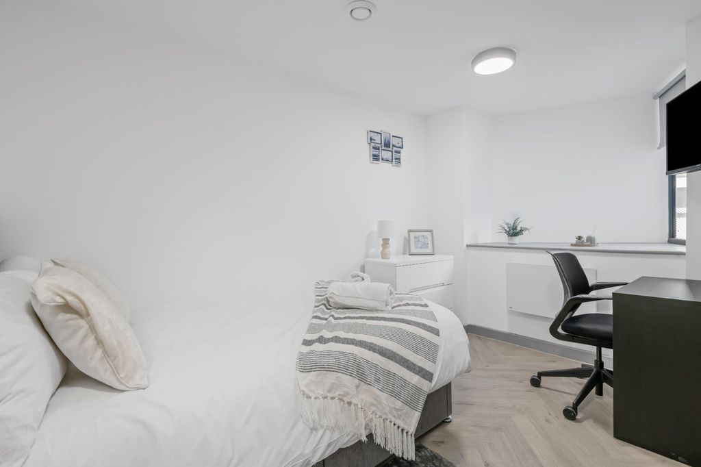 Property photo 3 of 30 Picture No. 07