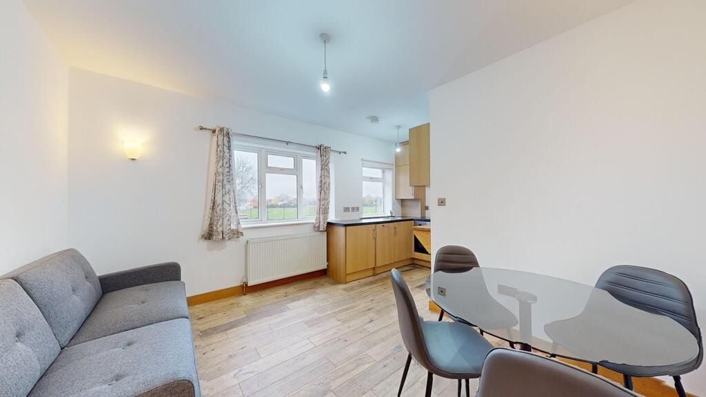 Property photo 2 of 28