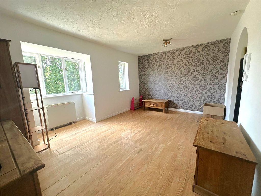 Property photo 2 of 9 Picture No. 17