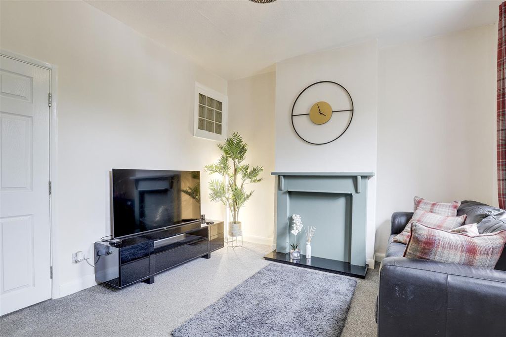 Property photo 3 of 17 10379.Jpg