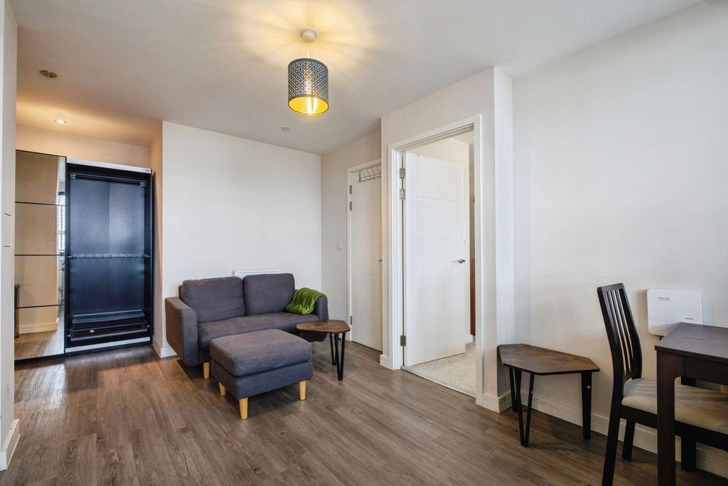 Property photo 2 of 21 Pbox-Img.Jpg