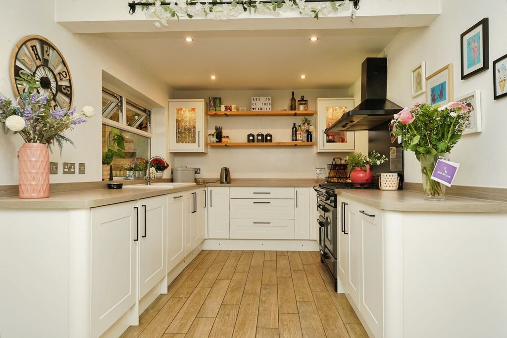 Property photo 3 of 23 Pbox-Img.Jpg