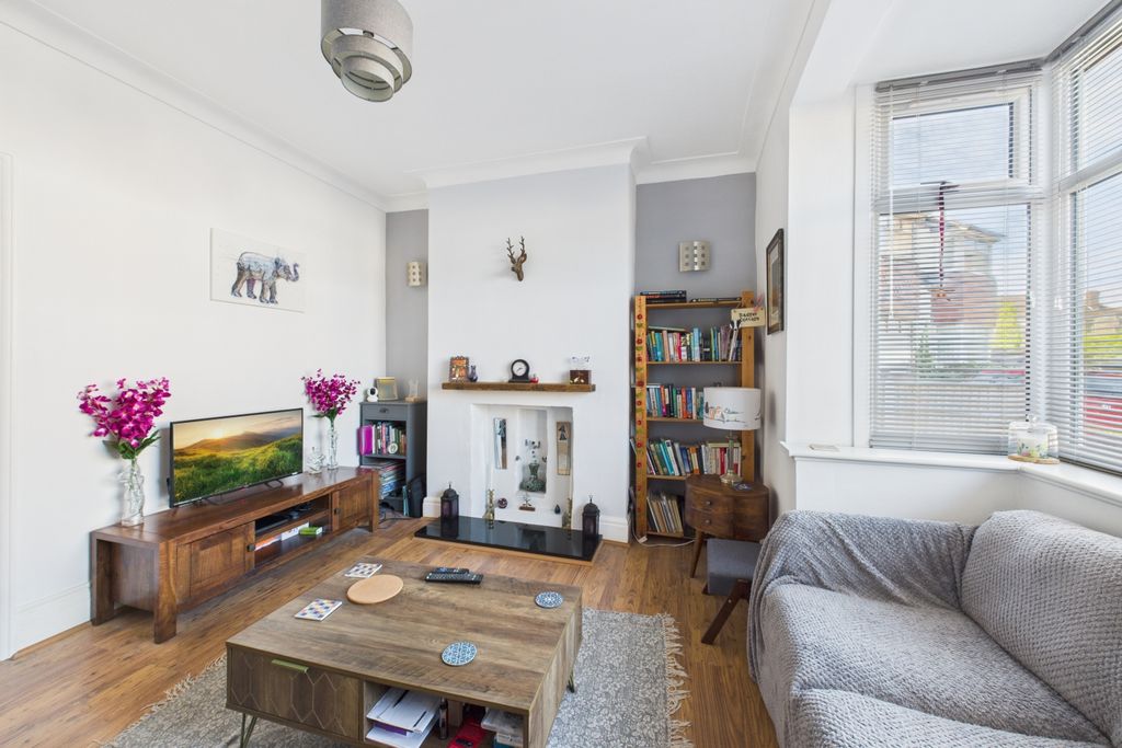 Property photo 3 of 15 Lounge