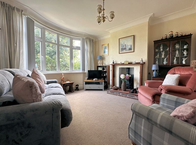 Property photo 2 of 18 Sitting Room