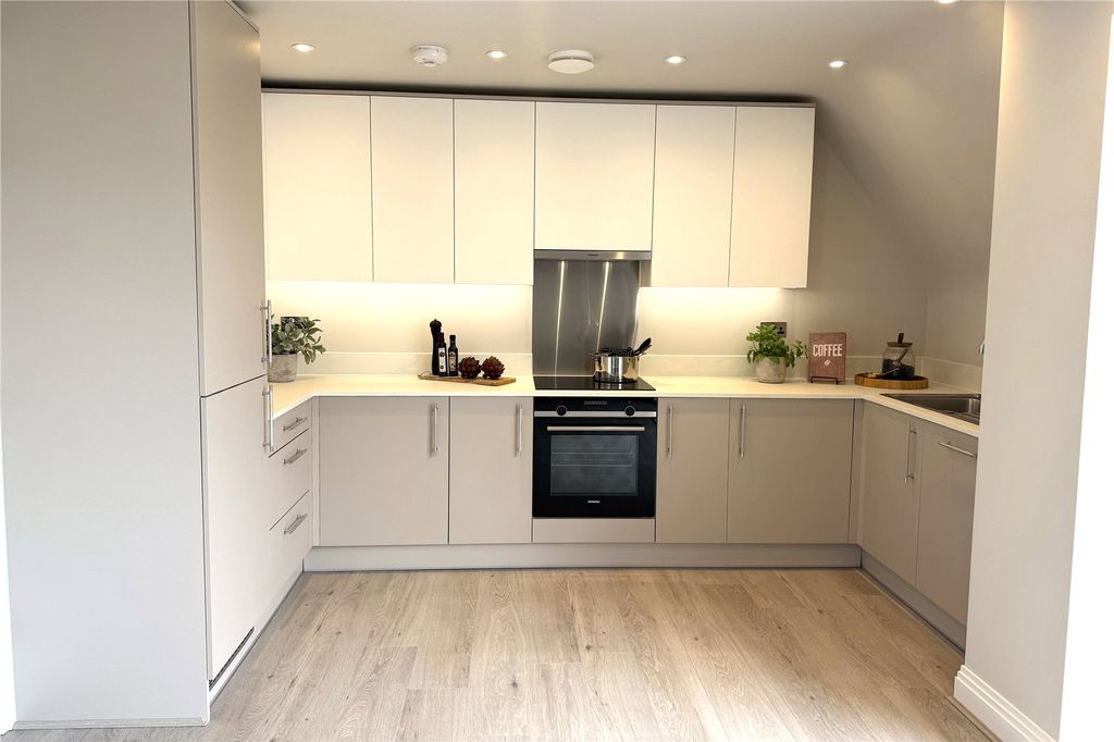 Property photo 3 of 7 Kitchen