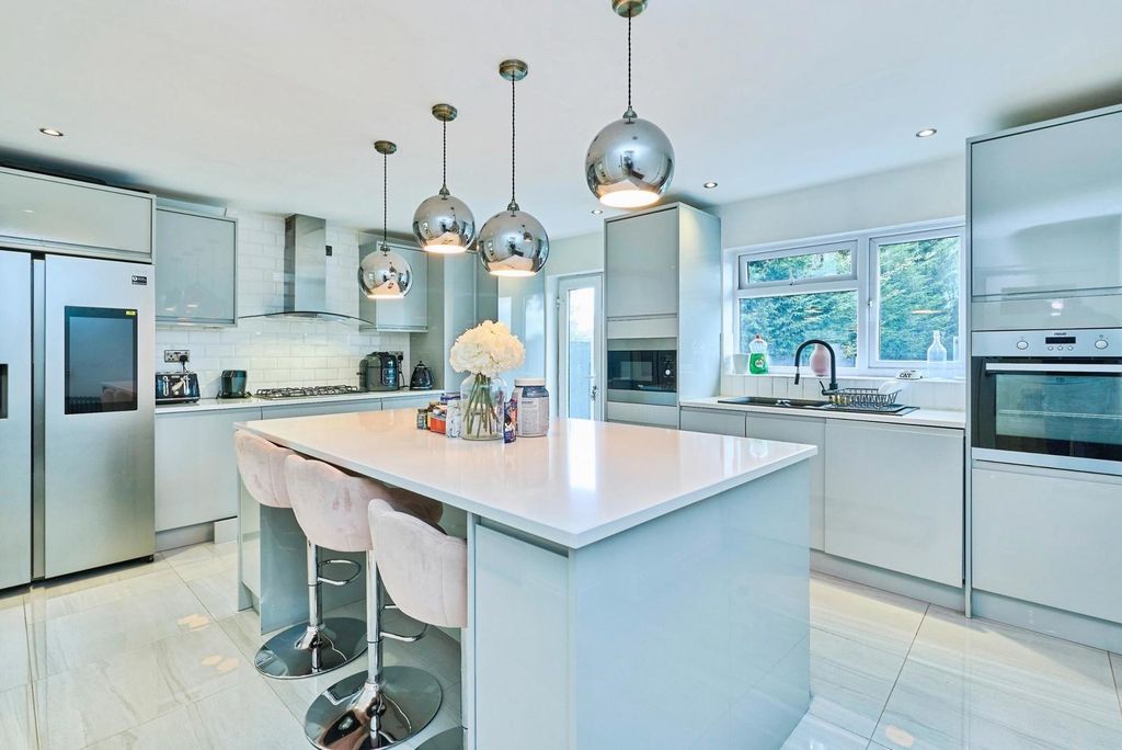 Property photo 3 of 22 Pbox-Img.Jpg