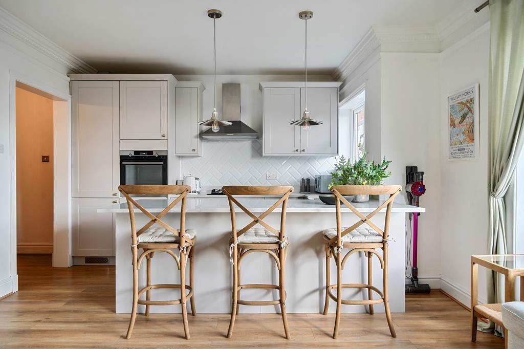 Property photo 3 of 19 Kitchen