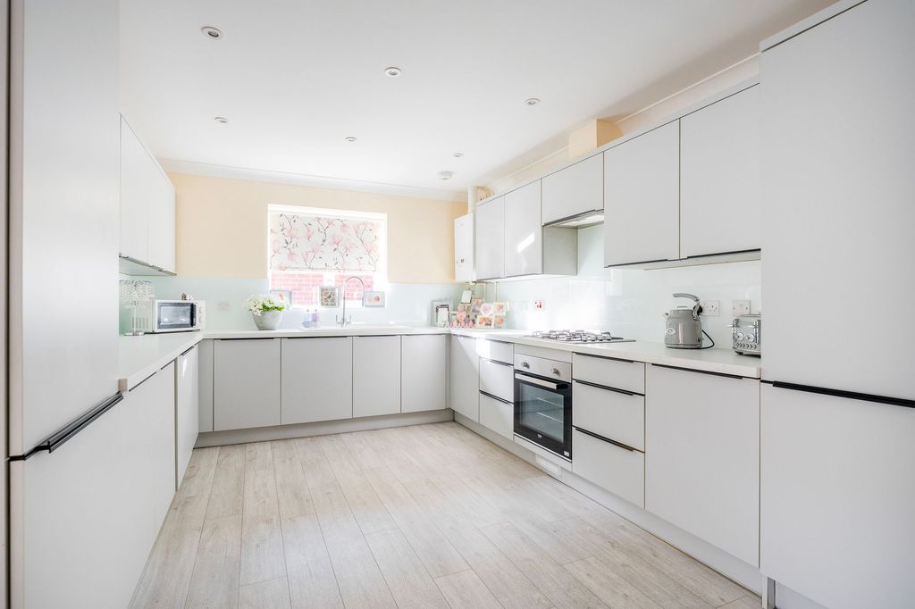 Property photo 2 of 25