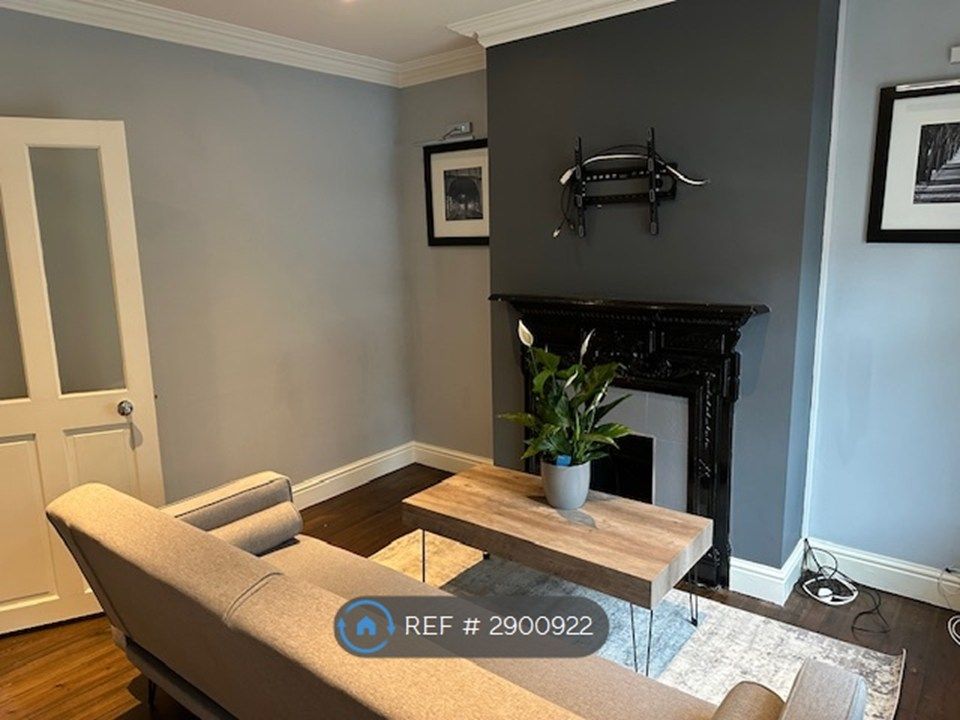 Property photo 3 of 17 Lounge