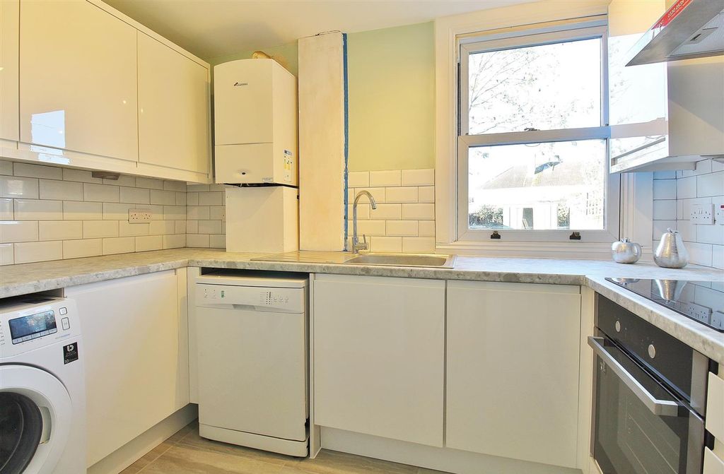 Property photo 3 of 9 Kitchen
