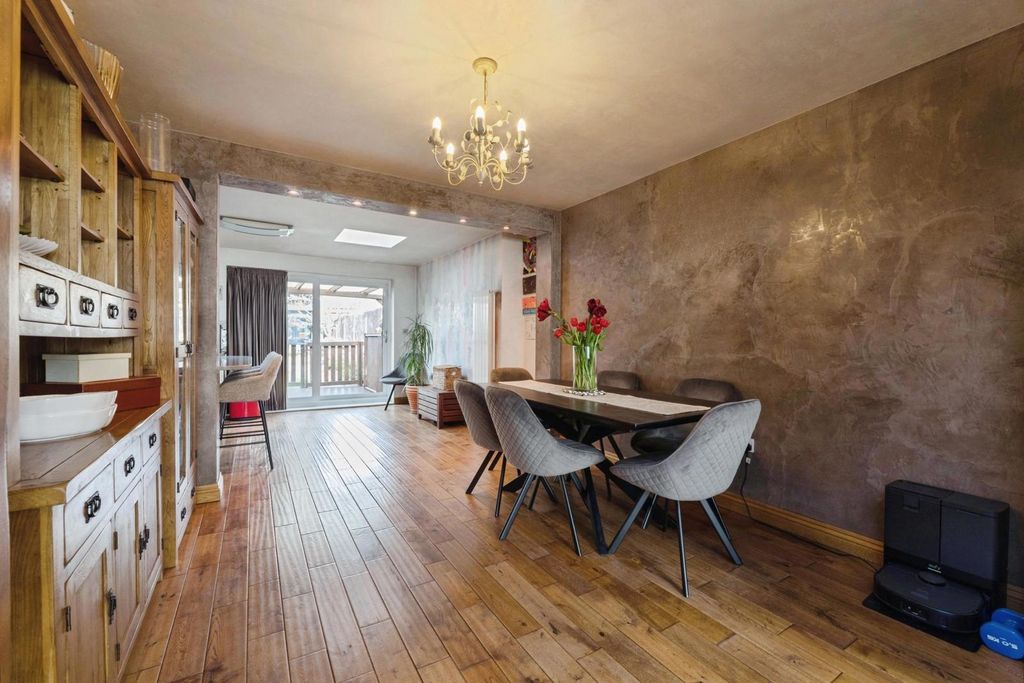 Property photo 3 of 21 Pbox-Img.Jpg