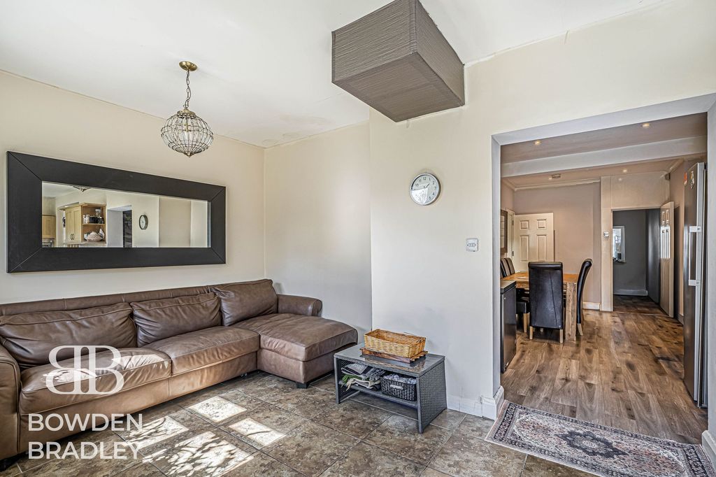 Property photo 3 of 26