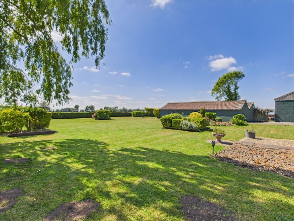 Property photo 2 of 31