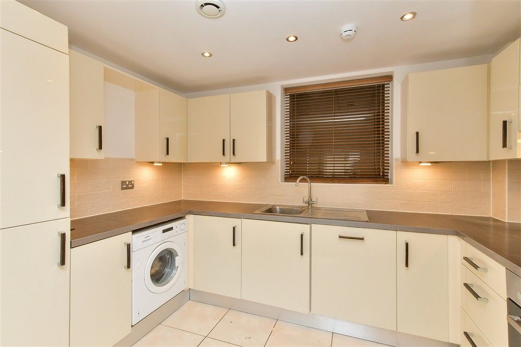 Property photo 3 of 14 Kitchen