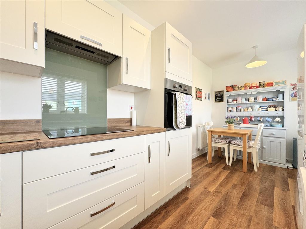 Property photo 3 of 19 Kitchen Diner
