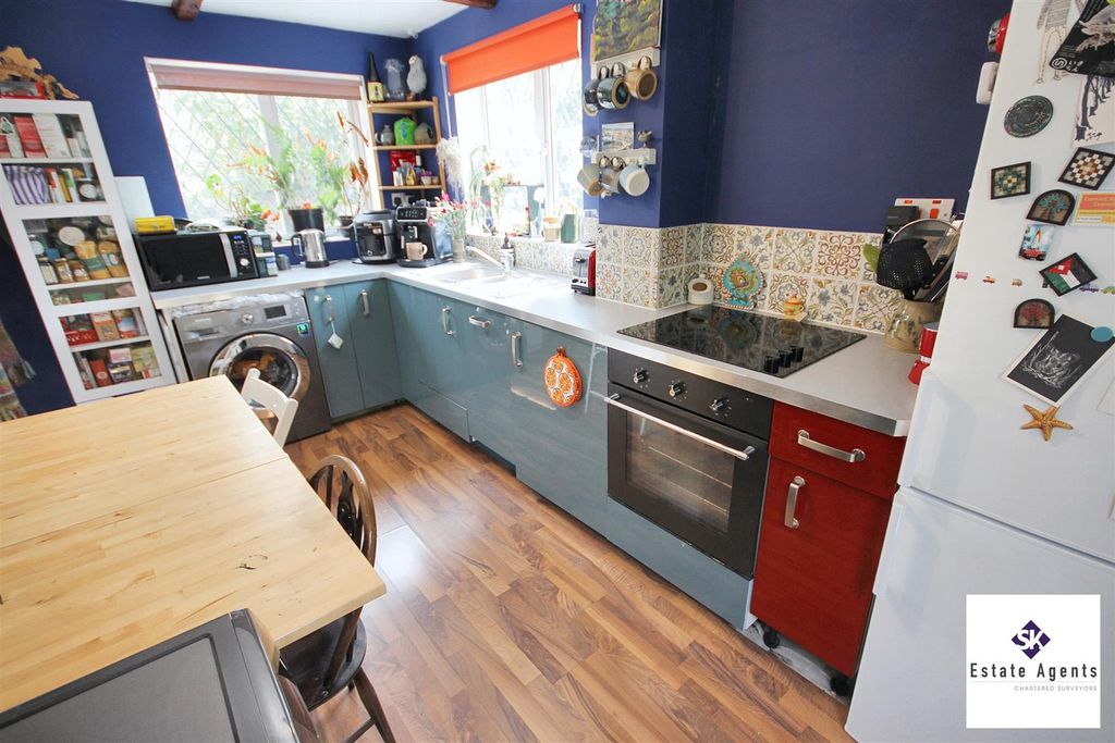 Property photo 3 of 20 Kitchen