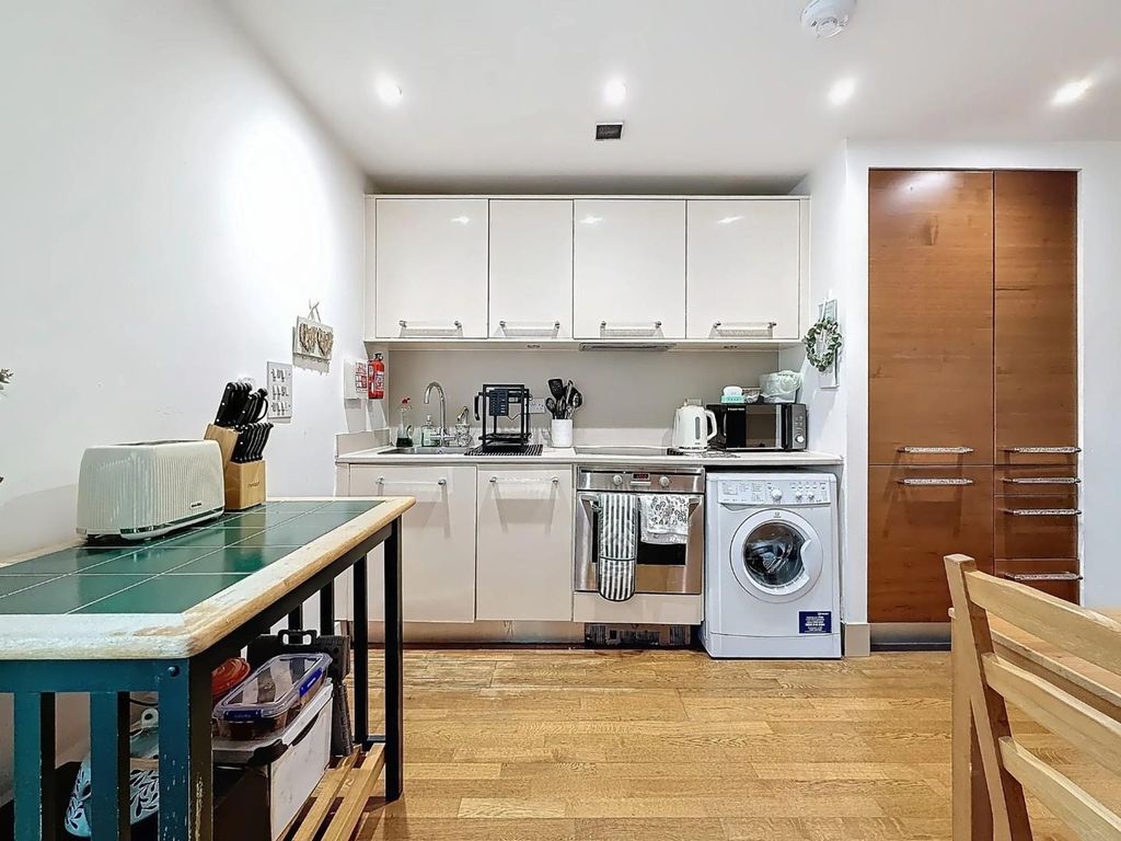 Property photo 1 of 16 Living/Kitchen Area