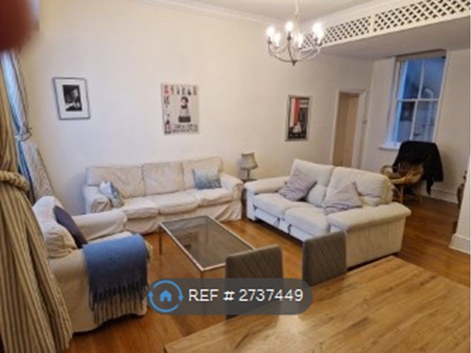 Property photo 3 of 9 Living Room/Dining Room