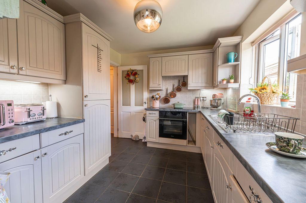 Property photo 2 of 50