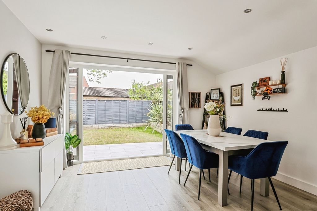 Property photo 3 of 16 Pbox-Img.Jpg