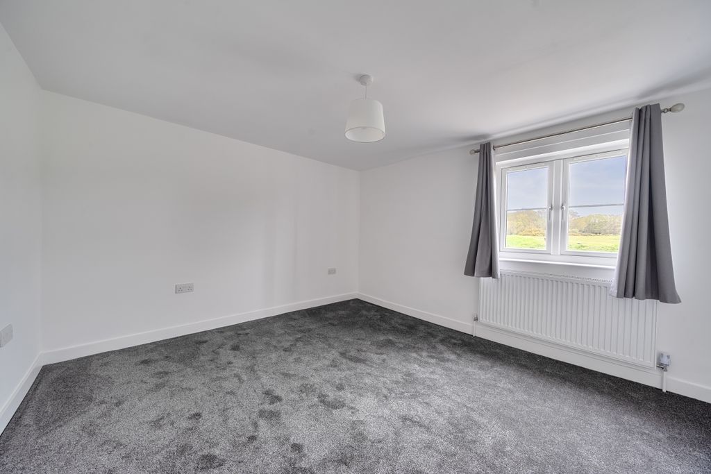 Property photo 3 of 15 1441211-18-69d92B...