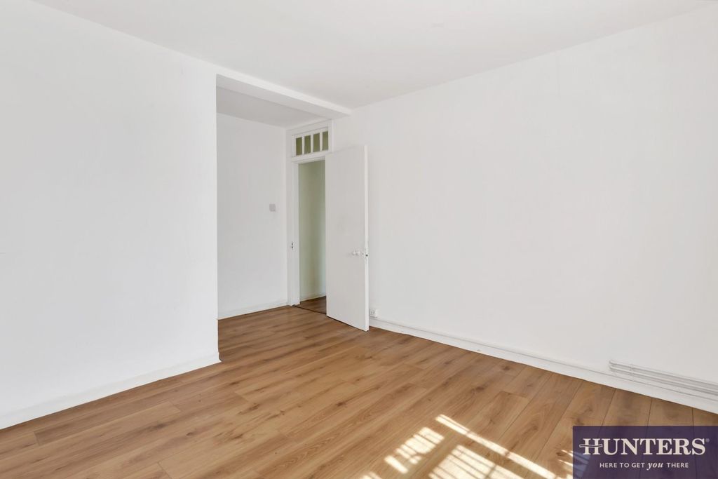 Property photo 2 of 7 Bedroom Reverse