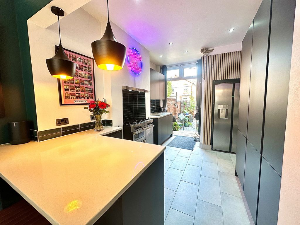 Property photo 2 of 32