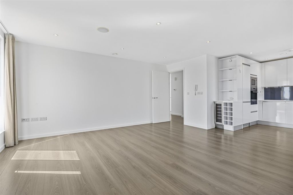 Property photo 2 of 20 Img (6).Jpg