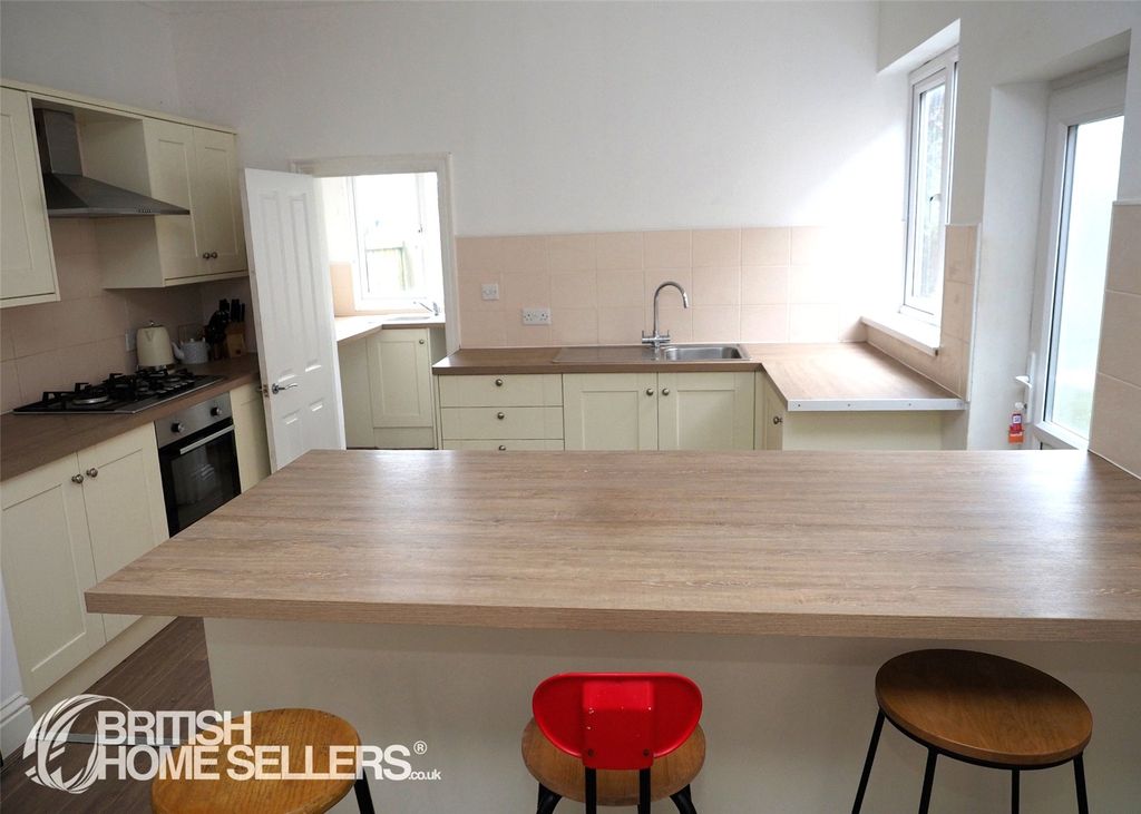 Property photo 3 of 27 Picture No. 28