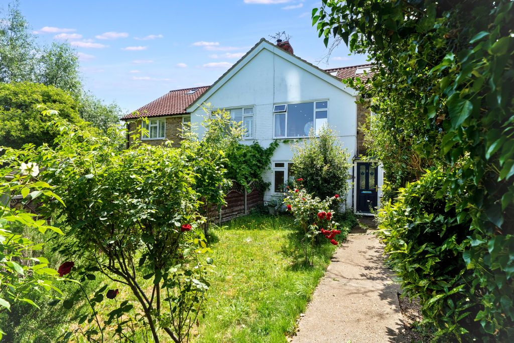 Property photo 1 of 18 9 Arundel Close, Hampton Hill, Hampton Tw12 1Sw