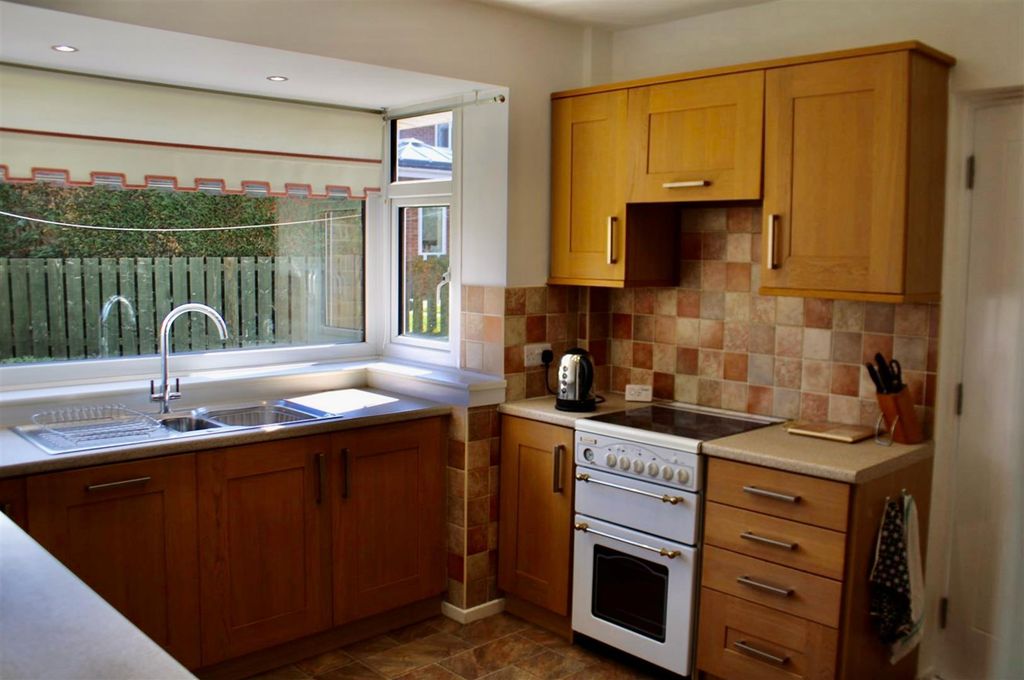 Property photo 2 of 7 Kitchen