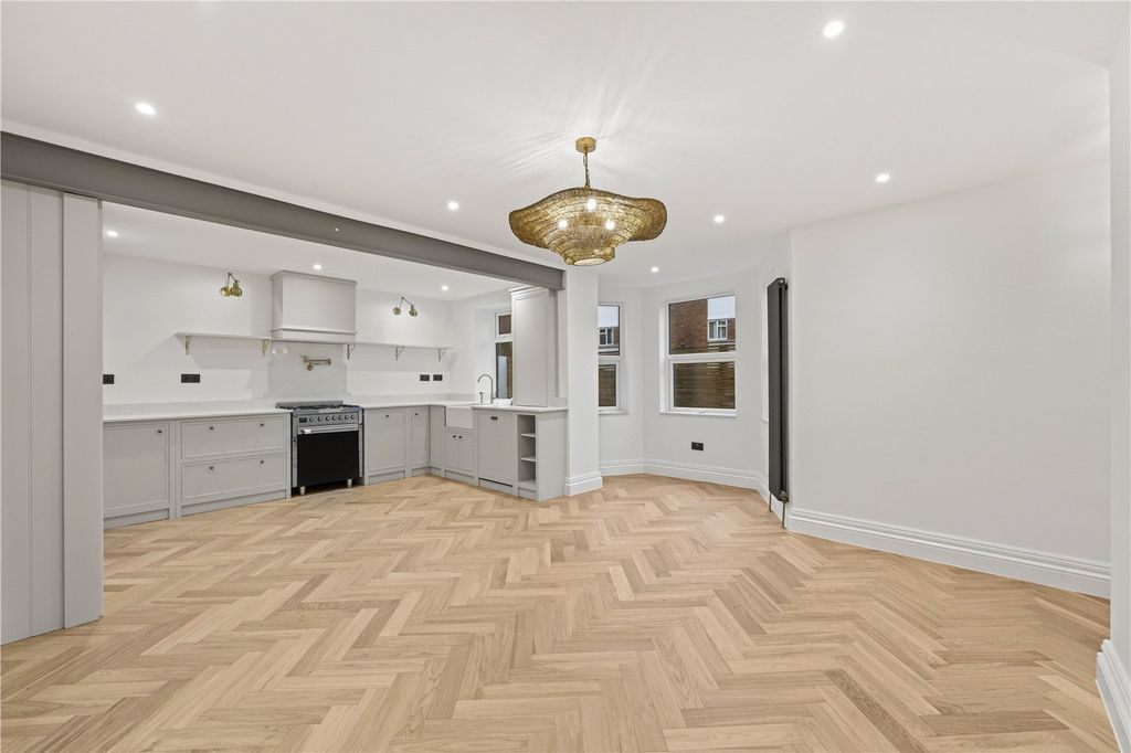 Property photo 1 of 13 Kitchen/Reception