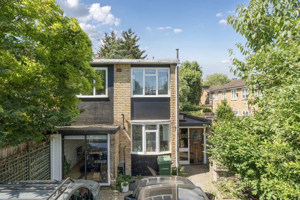 Property photo 1 of 19 External