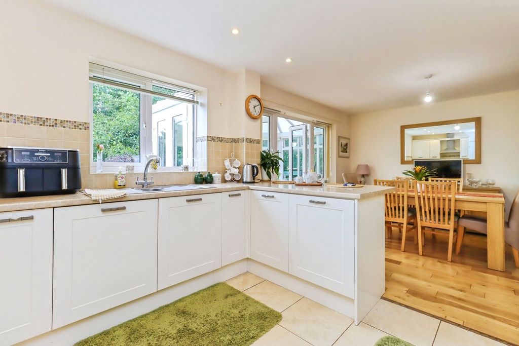 Property photo 3 of 18 Dining Kitchen