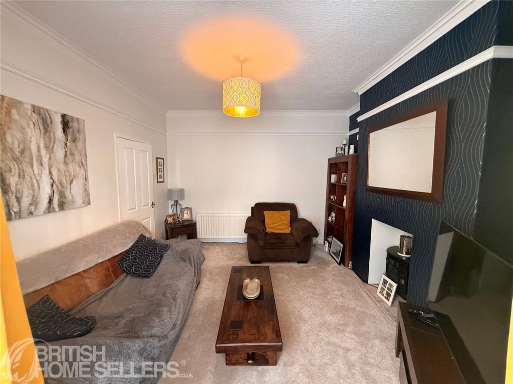 Property photo 2 of 21 Picture No. 12